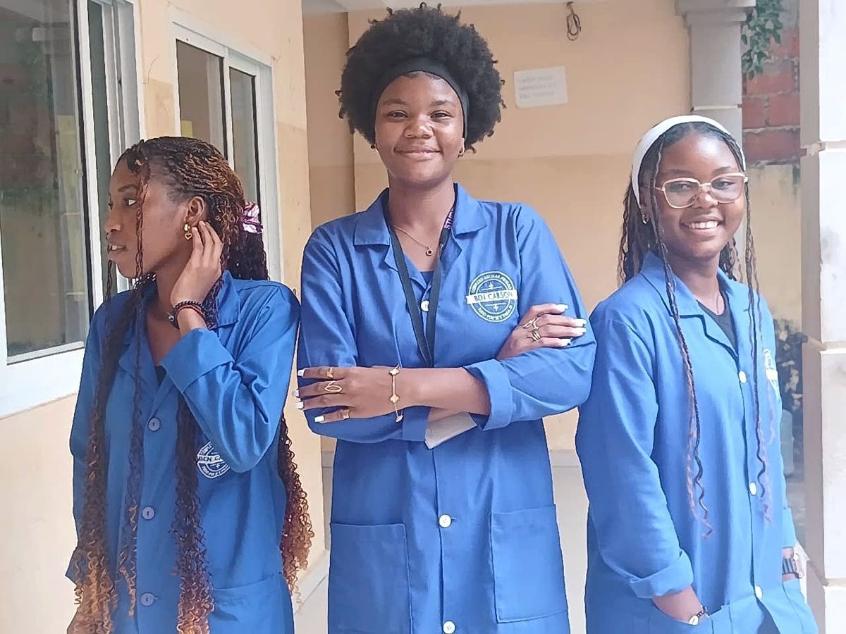 Grupo de alunos do Instituto Ben Carson