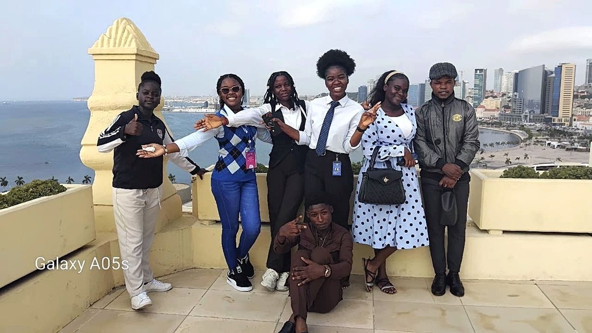 Alunos em visita de estudo na Baía de Luanda